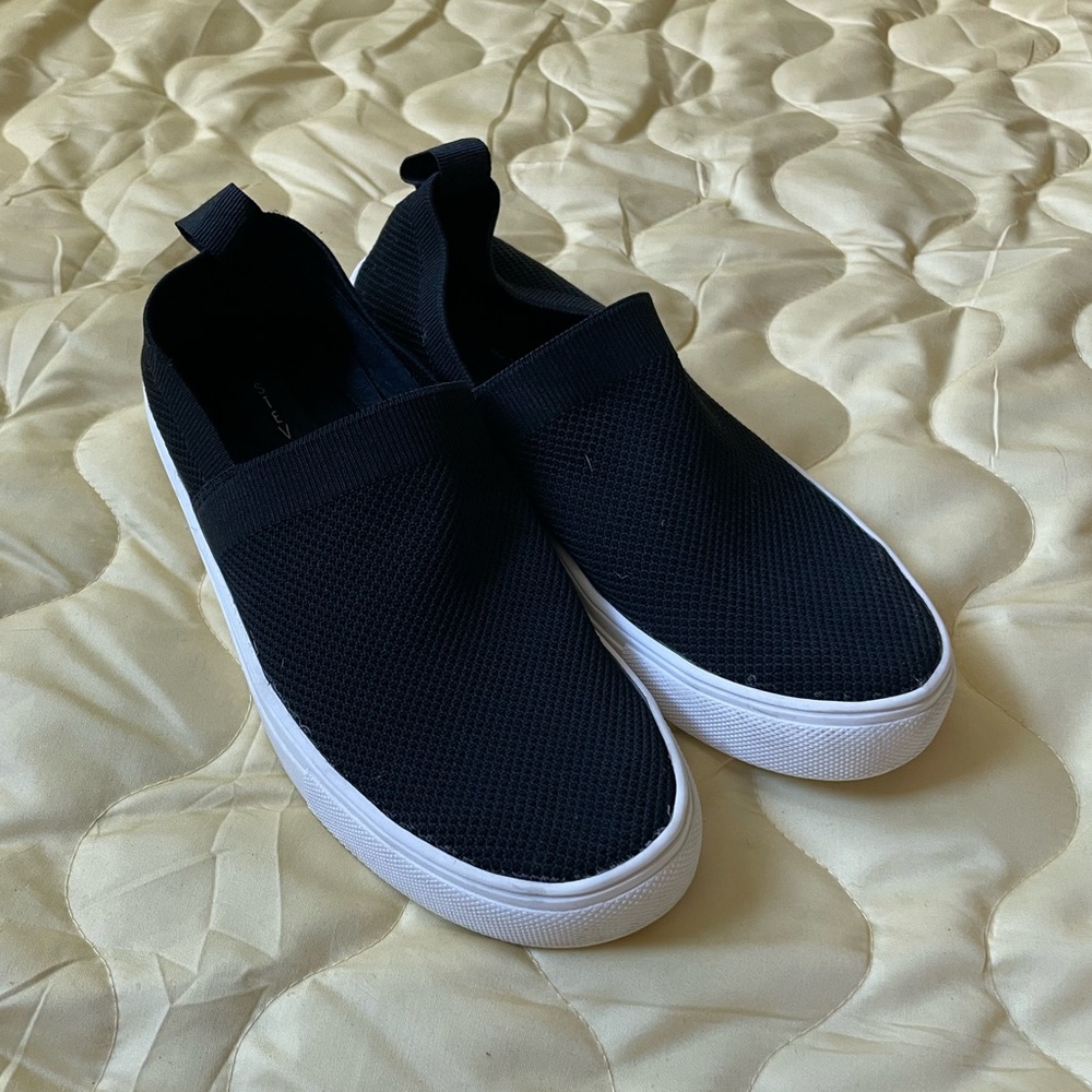 STEVE MADDEN womens black slip on shoes size 7